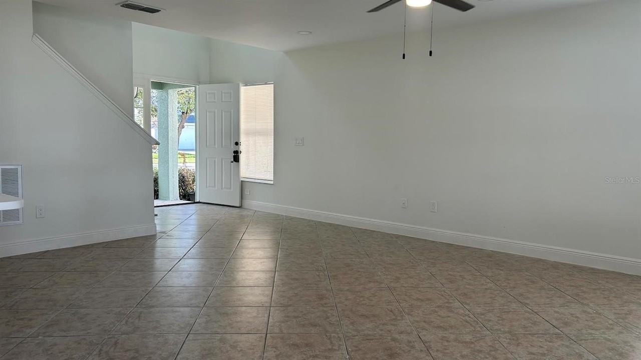 2425 Ashecroft Dr - Photo 7 of 14