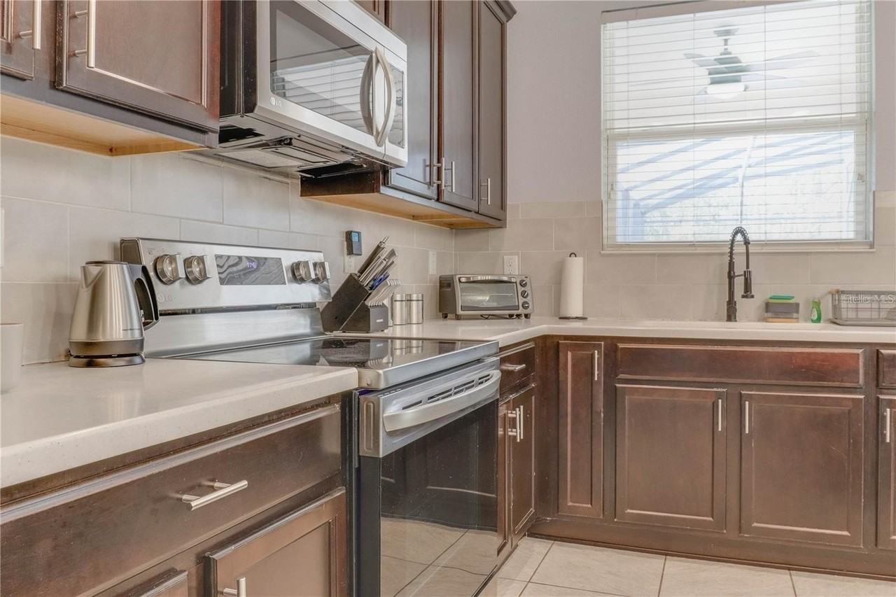 4718 Blue Diamond St - Photo 6 of 15