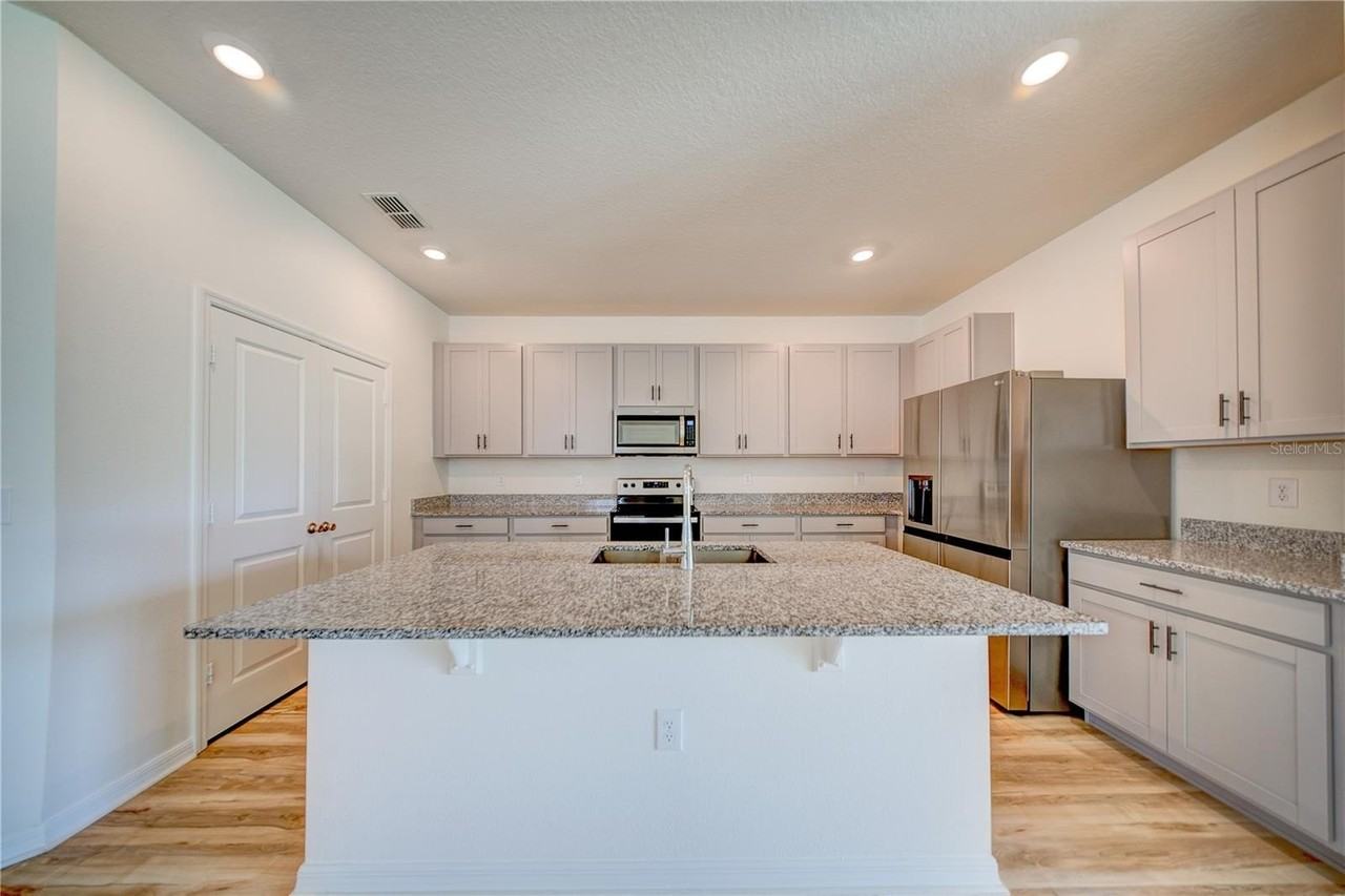 16300 Winding Preserve Cir - Photo 4 of 29