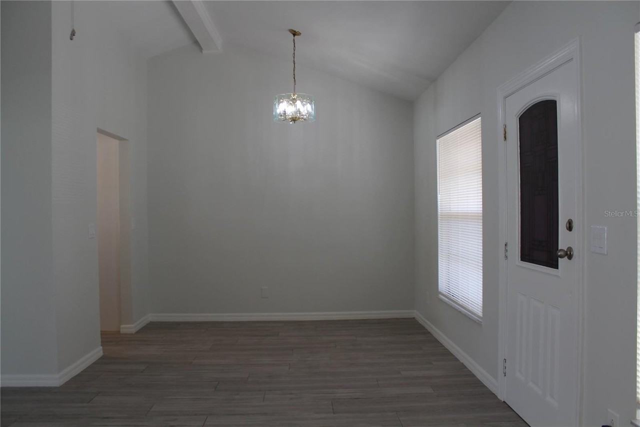 10115 Wheatley Hills Ct - Photo 5 of 29