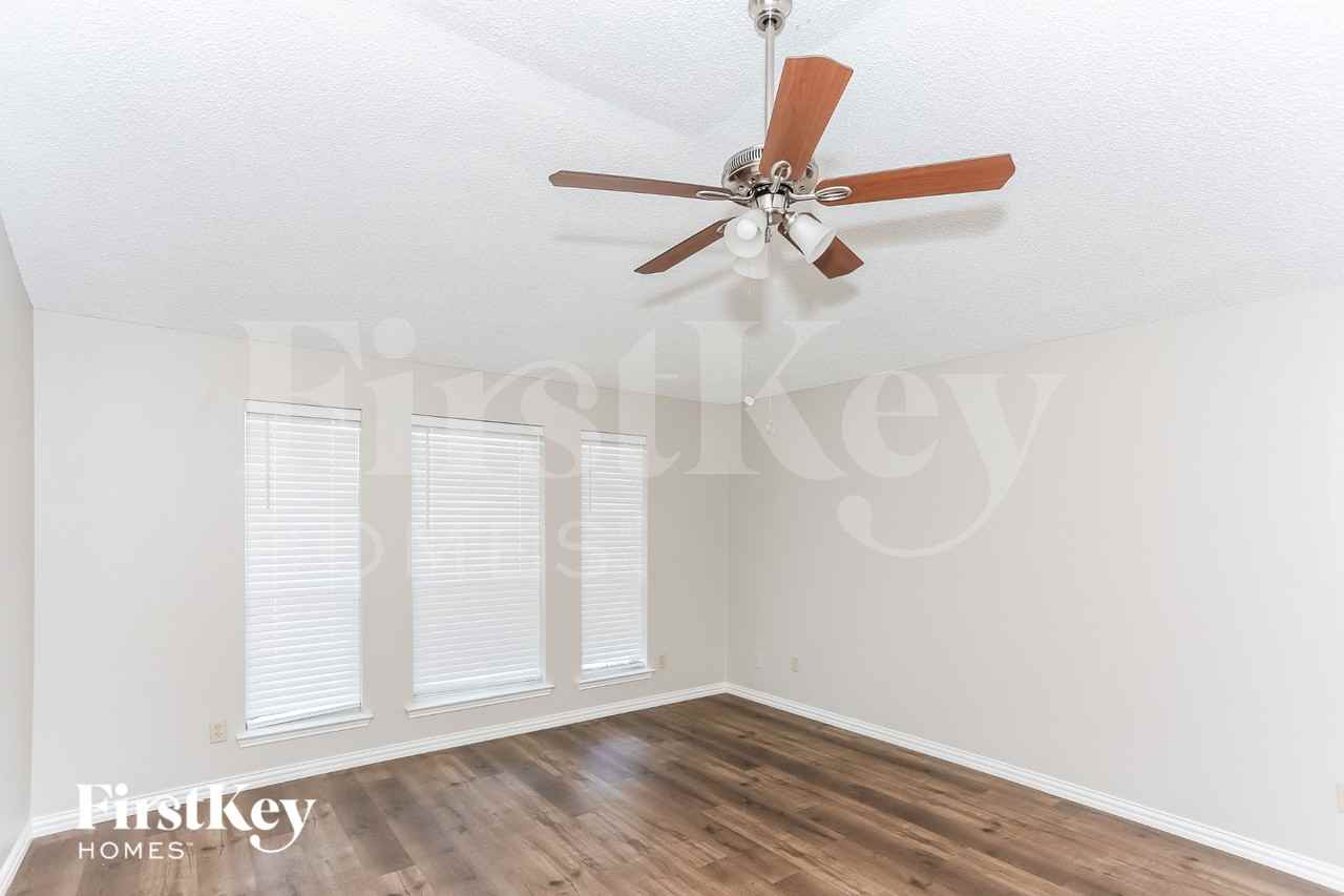 210 Arabian Ln - Photo 2 of 15