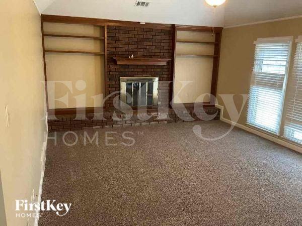 935 Rutland Dr - Photo 2 of 10