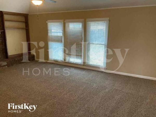 935 Rutland Dr - Photo 4 of 10