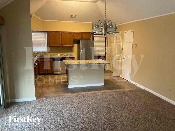 935 Rutland Dr - Photo 5 of 10