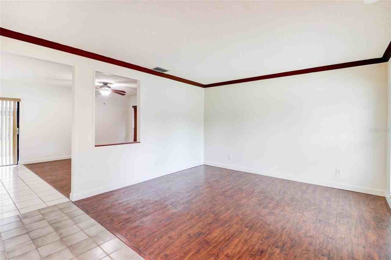 16107 Country Crossing Dr - Photo 4 of 39