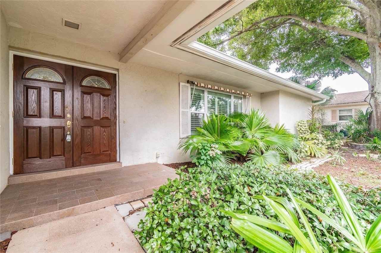 2656 Colony Dr - Photo 6 of 25