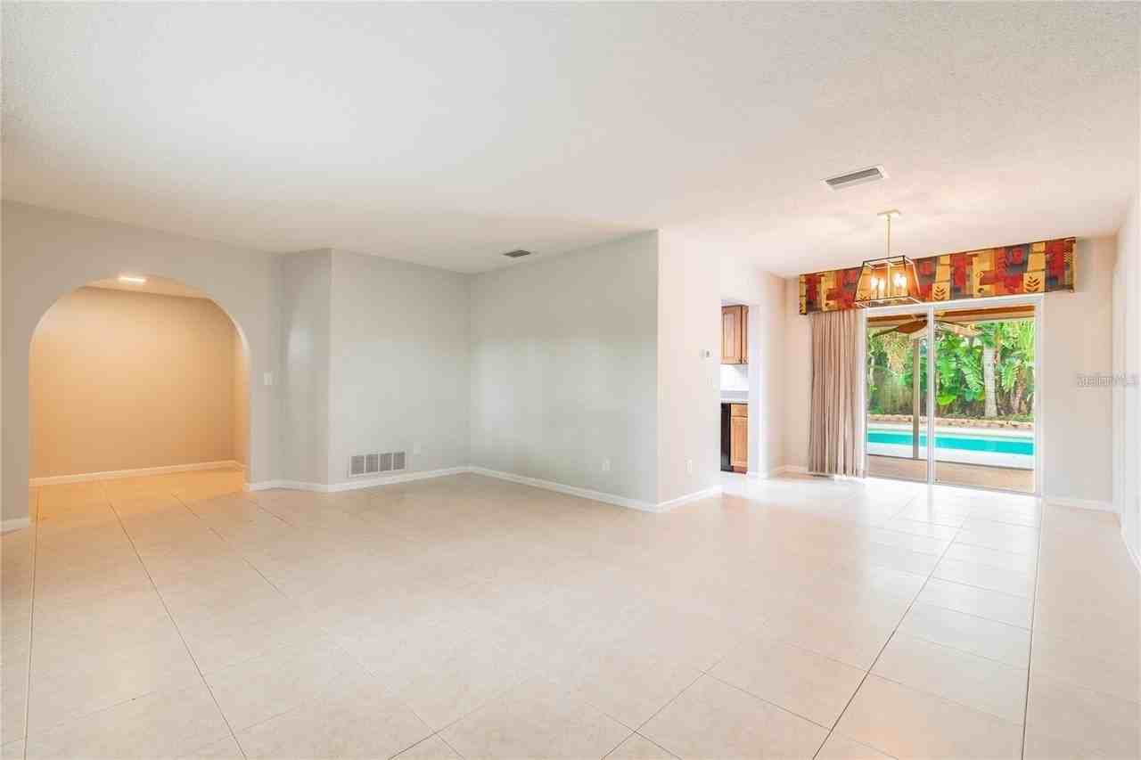 2656 Colony Dr - Photo 7 of 25