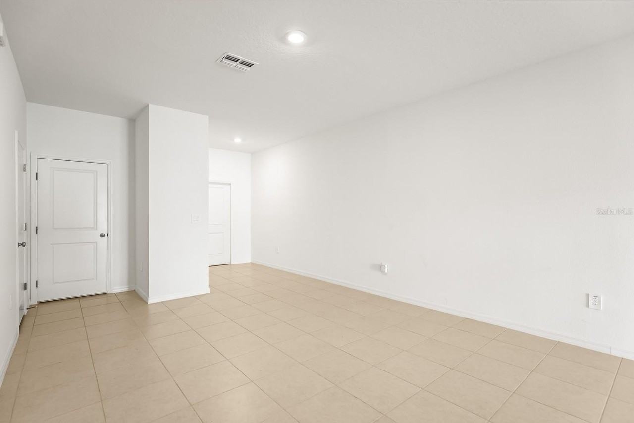 2642 Sunray Venus Way - Photo 7 of 31