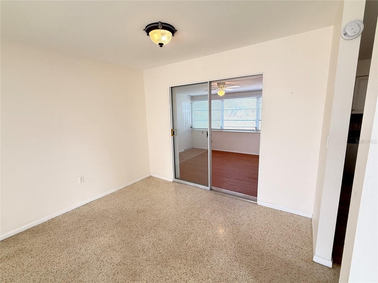 713 Thunderbird Ave - Photo 6 of 31