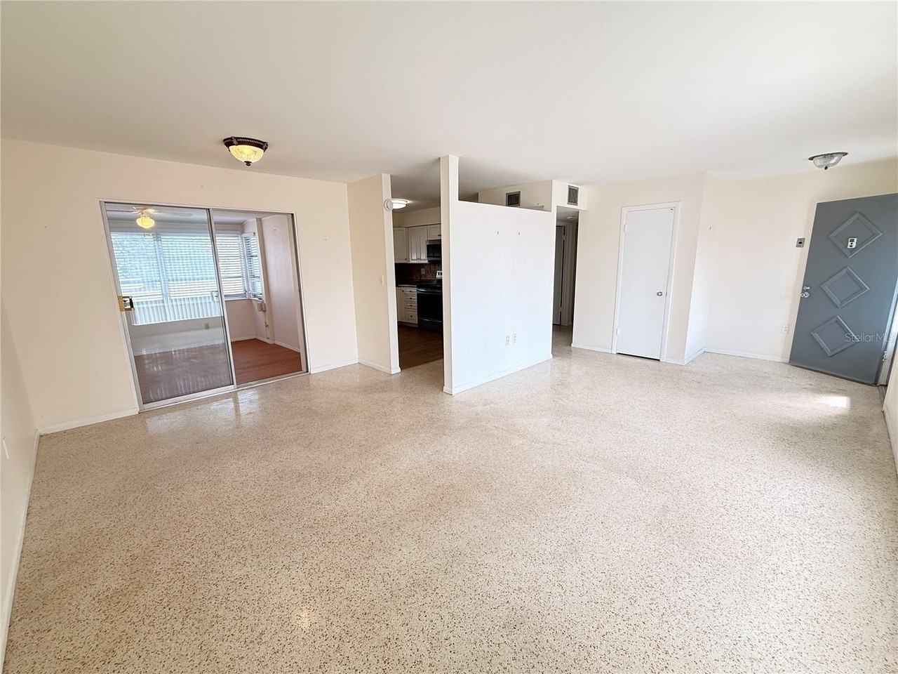 713 Thunderbird Ave - Photo 7 of 31