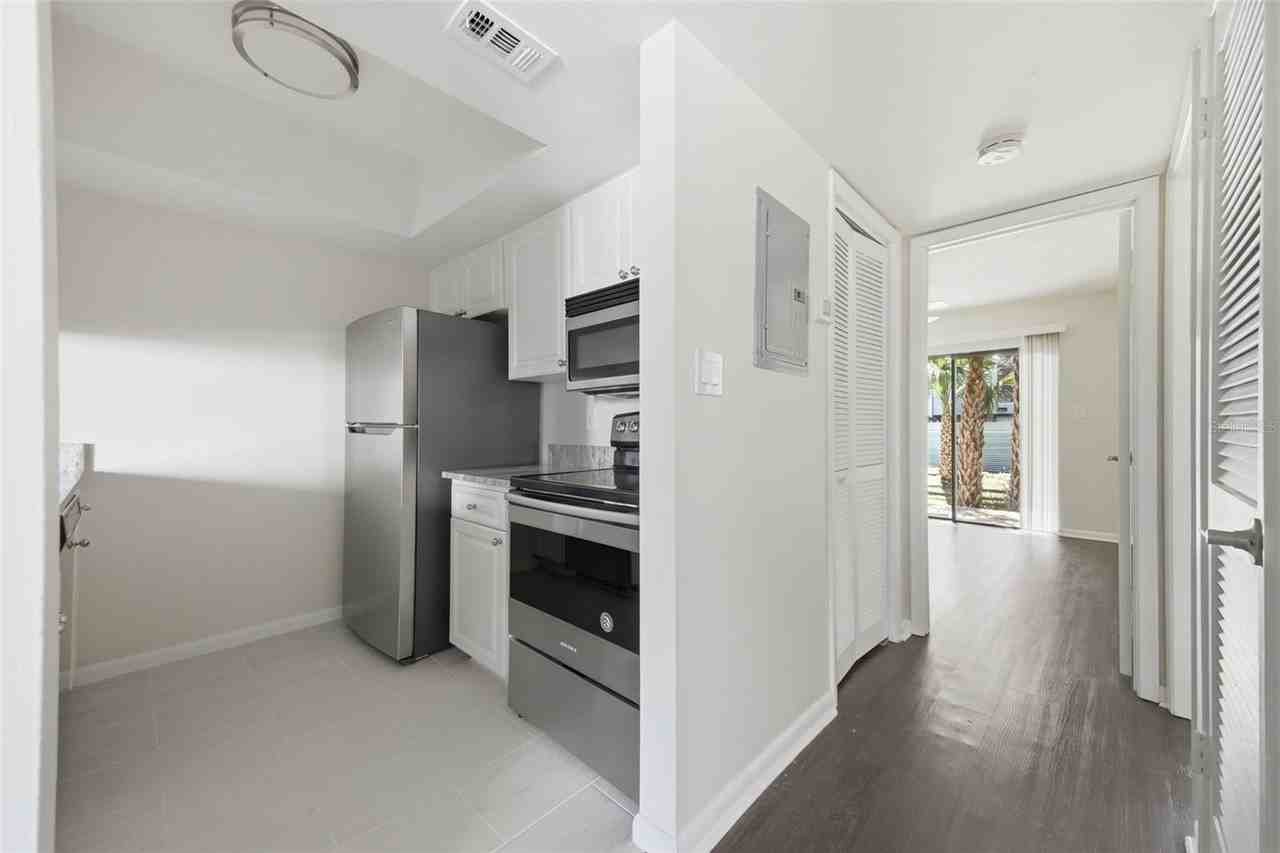 3102 W Horatio St #12 - Photo 4 of 23