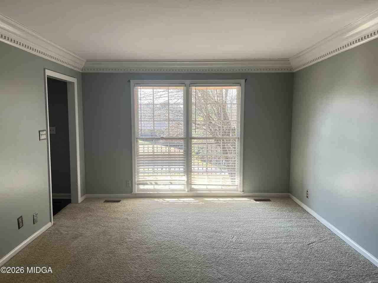 853 Captain Kell Dr - Photo 2 of 35