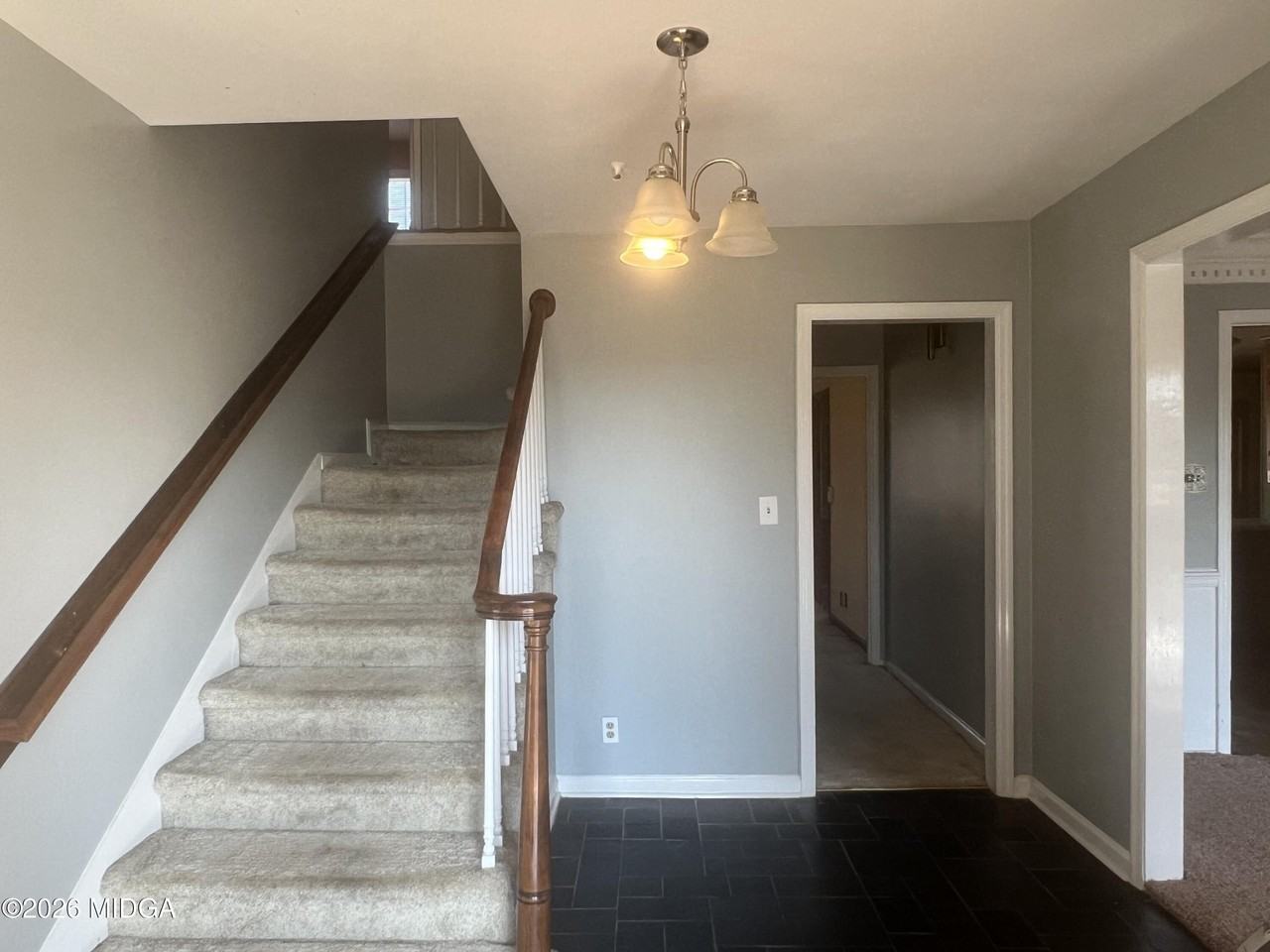 853 Captain Kell Dr - Photo 5 of 35