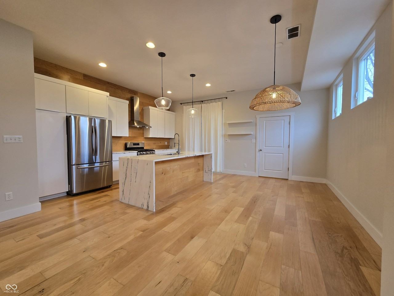 1226 Cottage Ave - Photo 4 of 26