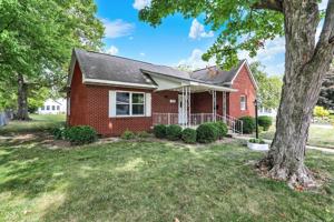 featured image of 303 E 4th St