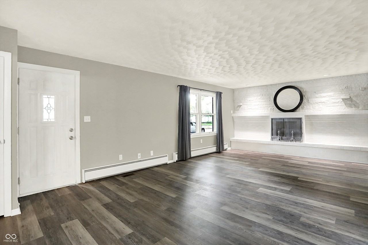 303 E 4th St - Photo 2 of 17