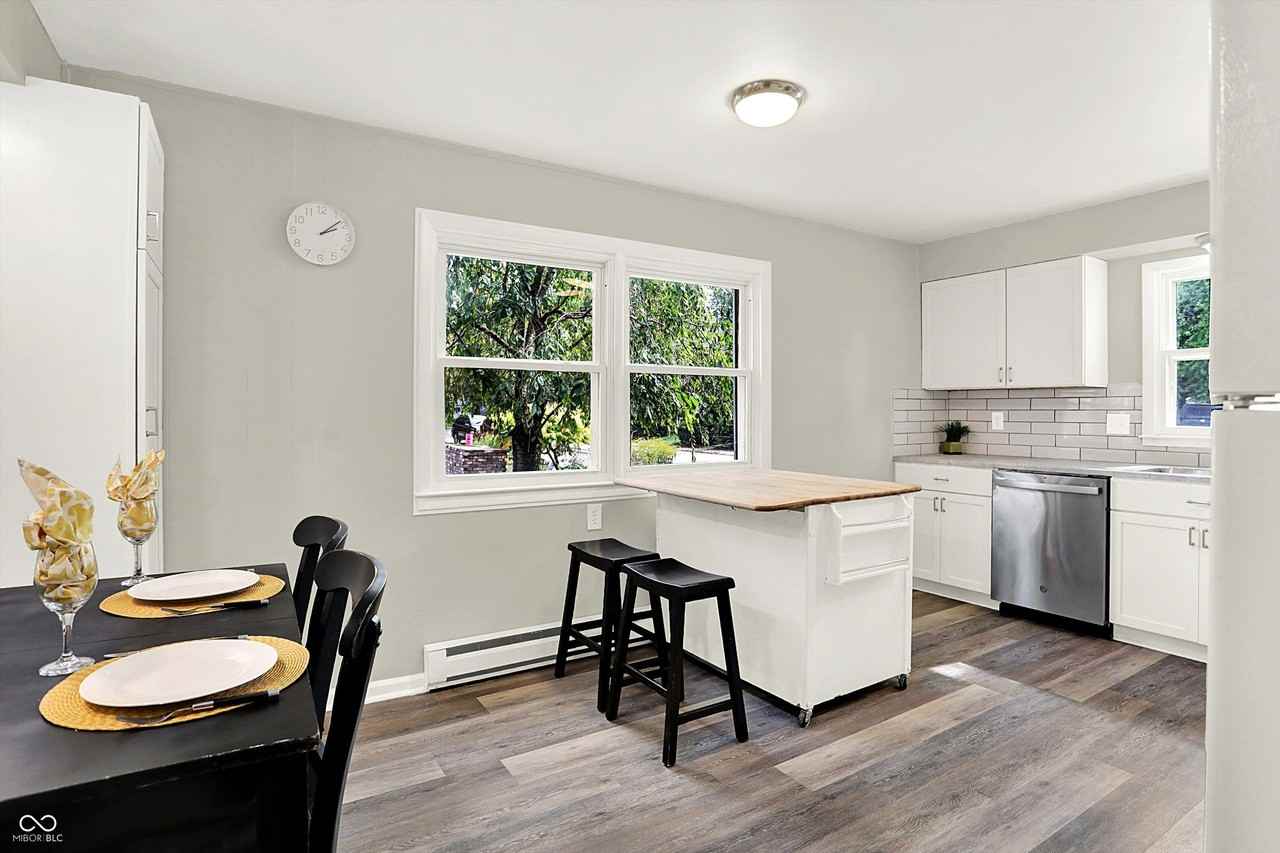 303 E 4th St - Photo 3 of 17