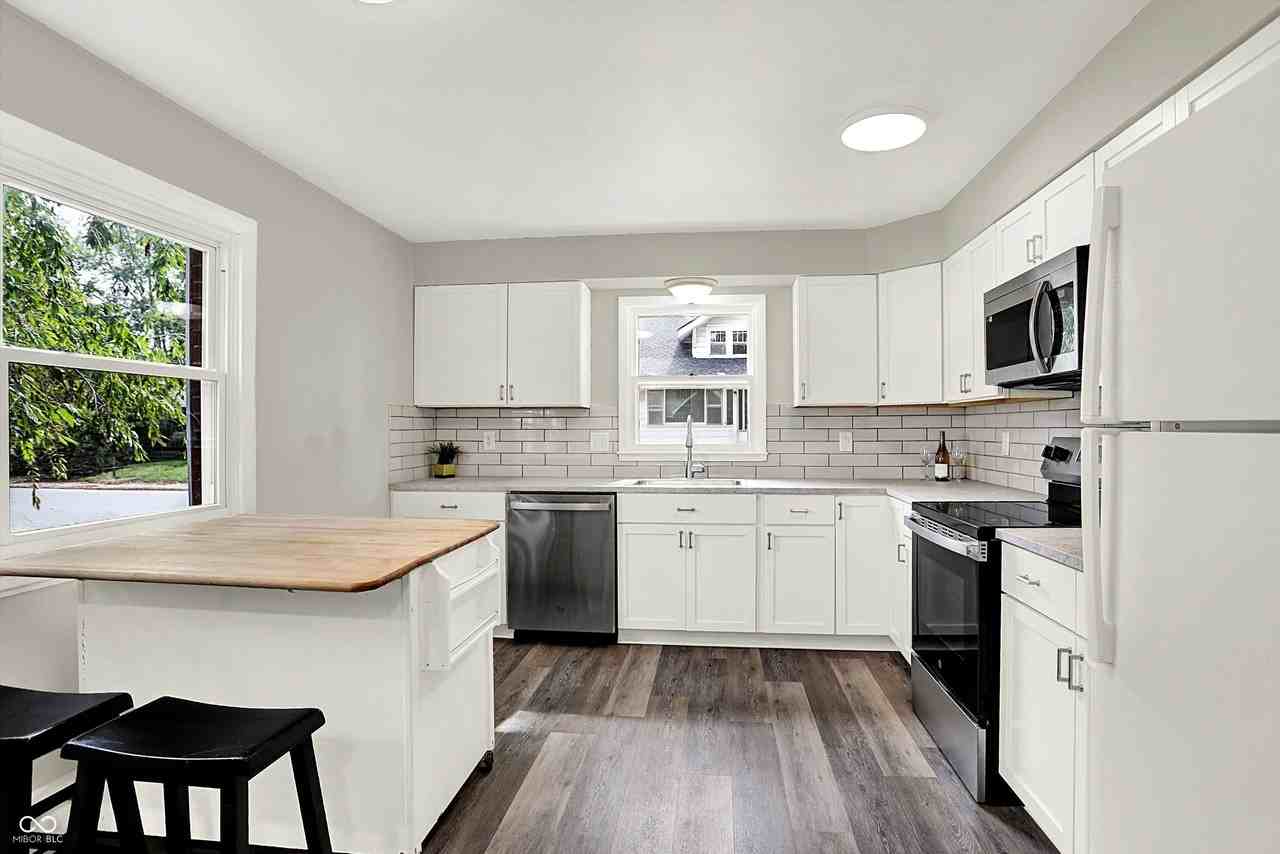 303 E 4th St - Photo 6 of 17