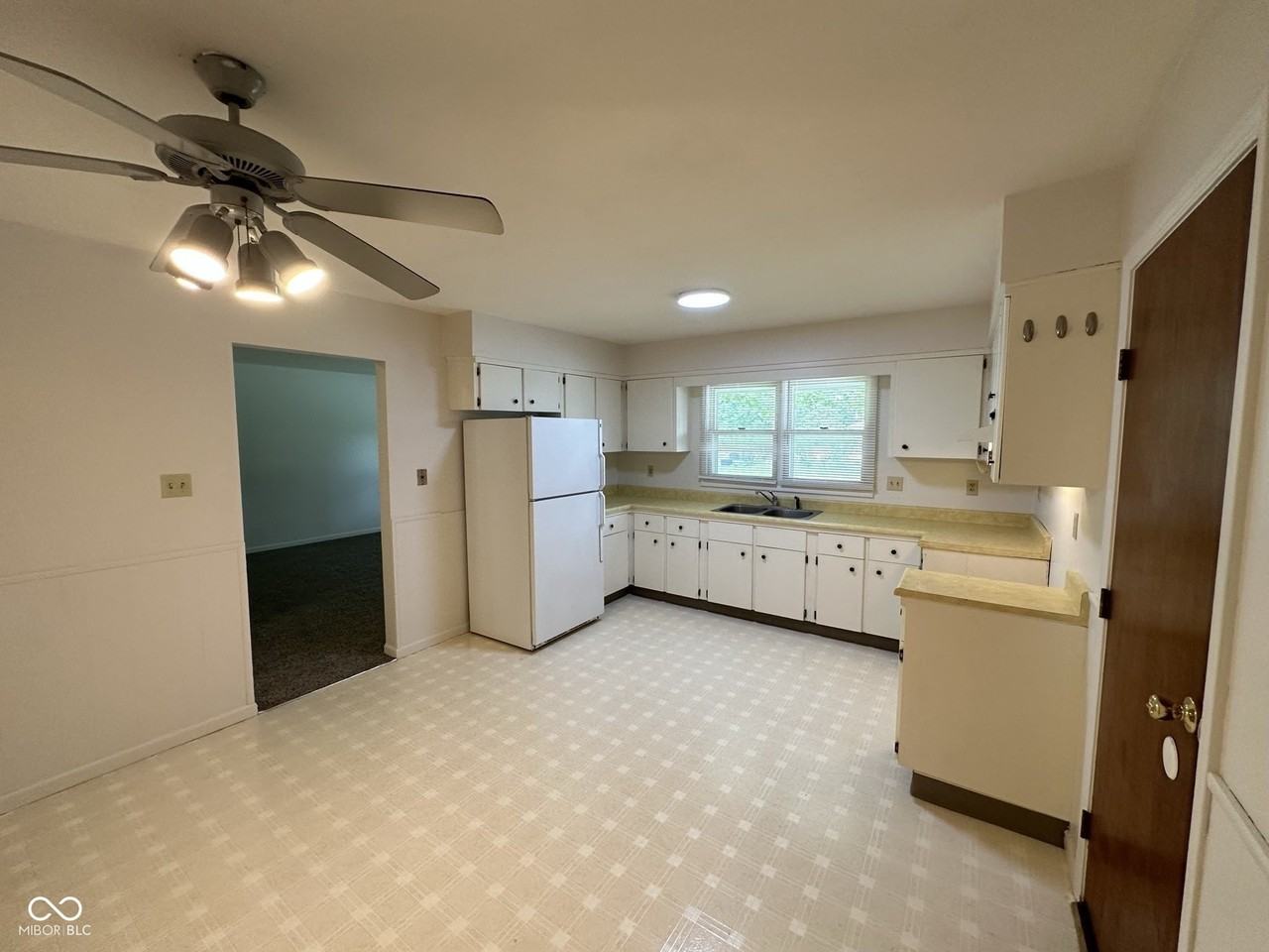 1222 Richfield Ln - Photo 2 of 6