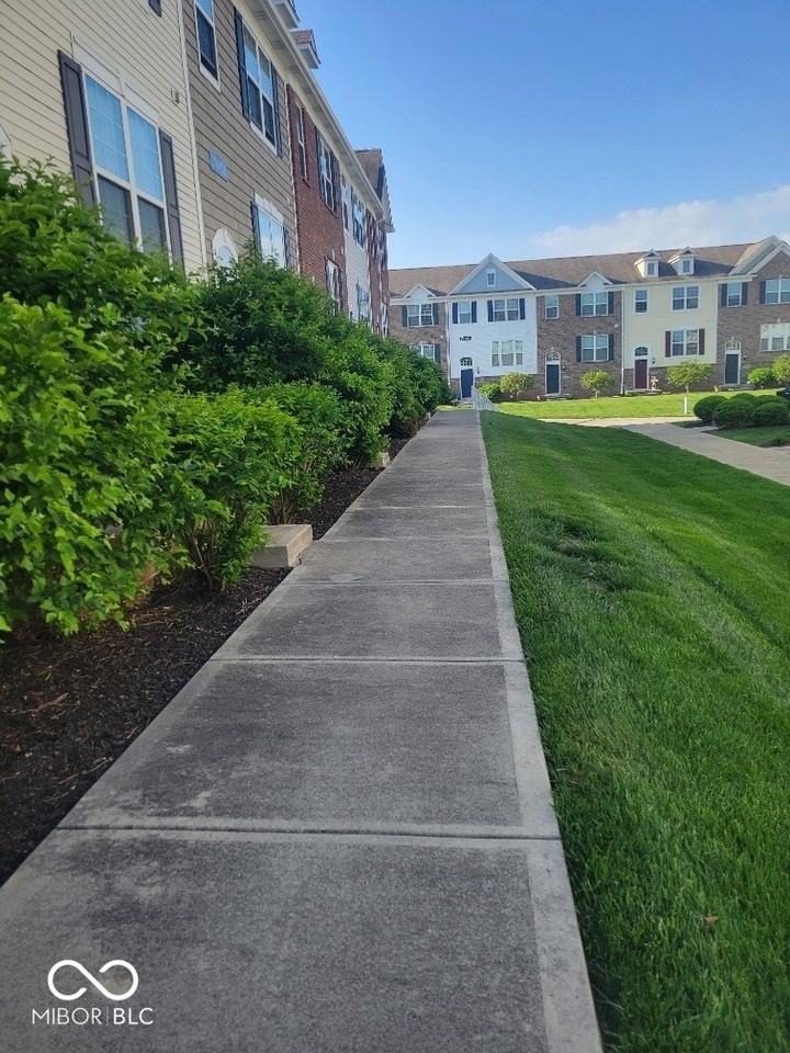 12722 Hannah Hill Rd - Photo 2 of 26