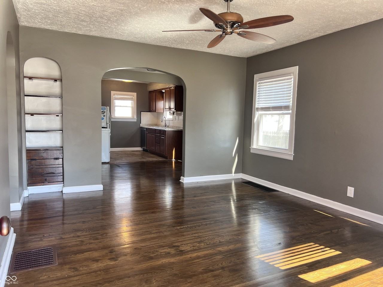 1524 E 46th St - Photo 3 of 38