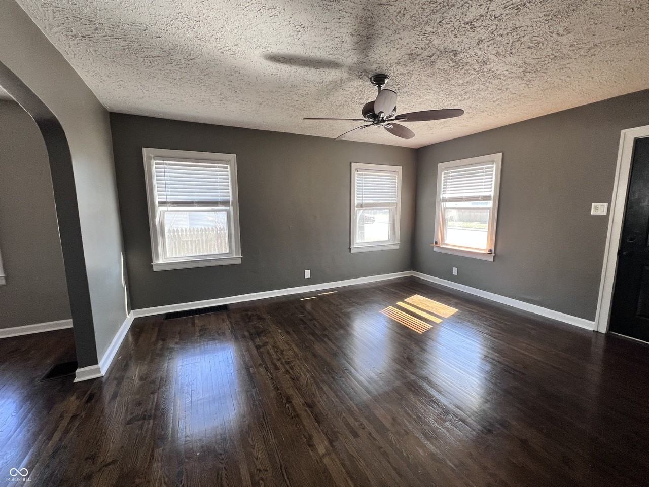 1524 E 46th St - Photo 4 of 38