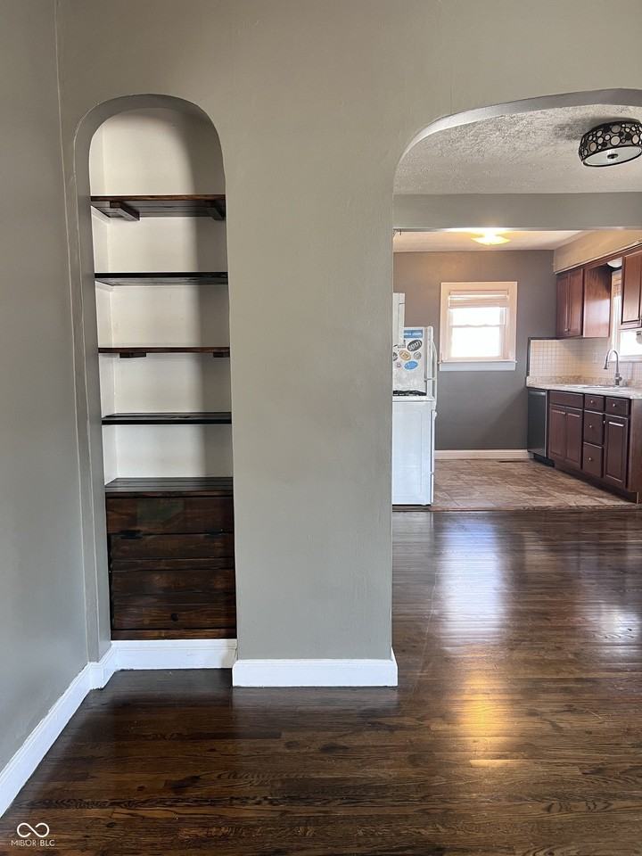 1524 E 46th St - Photo 5 of 38