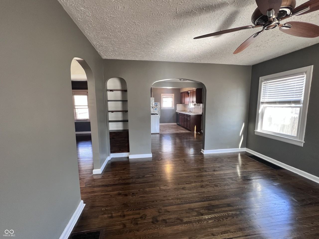 1524 E 46th St - Photo 6 of 38