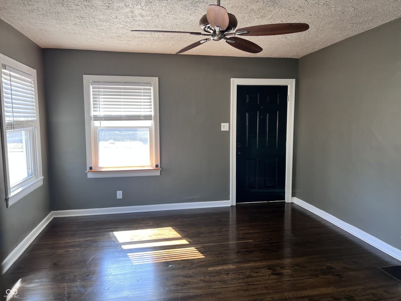 1524 E 46th St - Photo 7 of 38