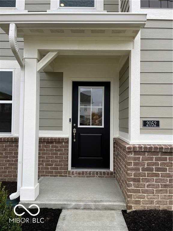 2052 Rowena Ln - Photo 3 of 20