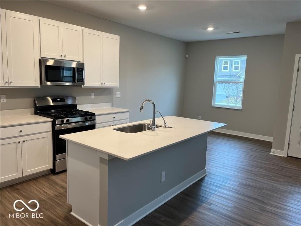 2052 Rowena Ln - Photo 7 of 20