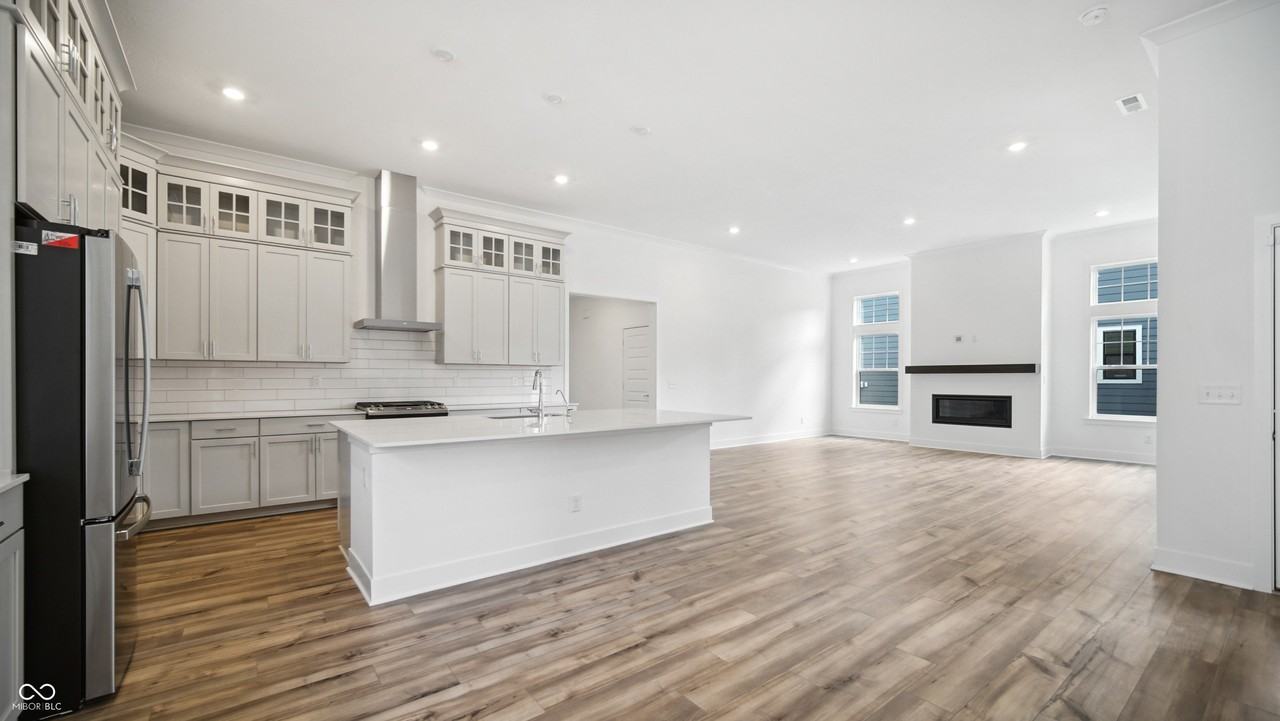 2094 W 171st St - Photo 6 of 29