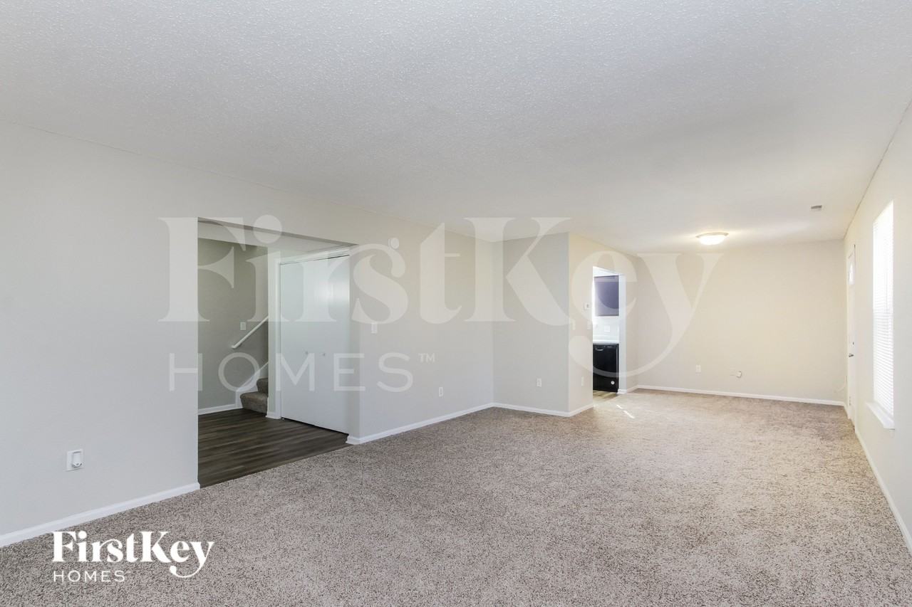 4366 Village Trace Ct - Photo 3 of 19