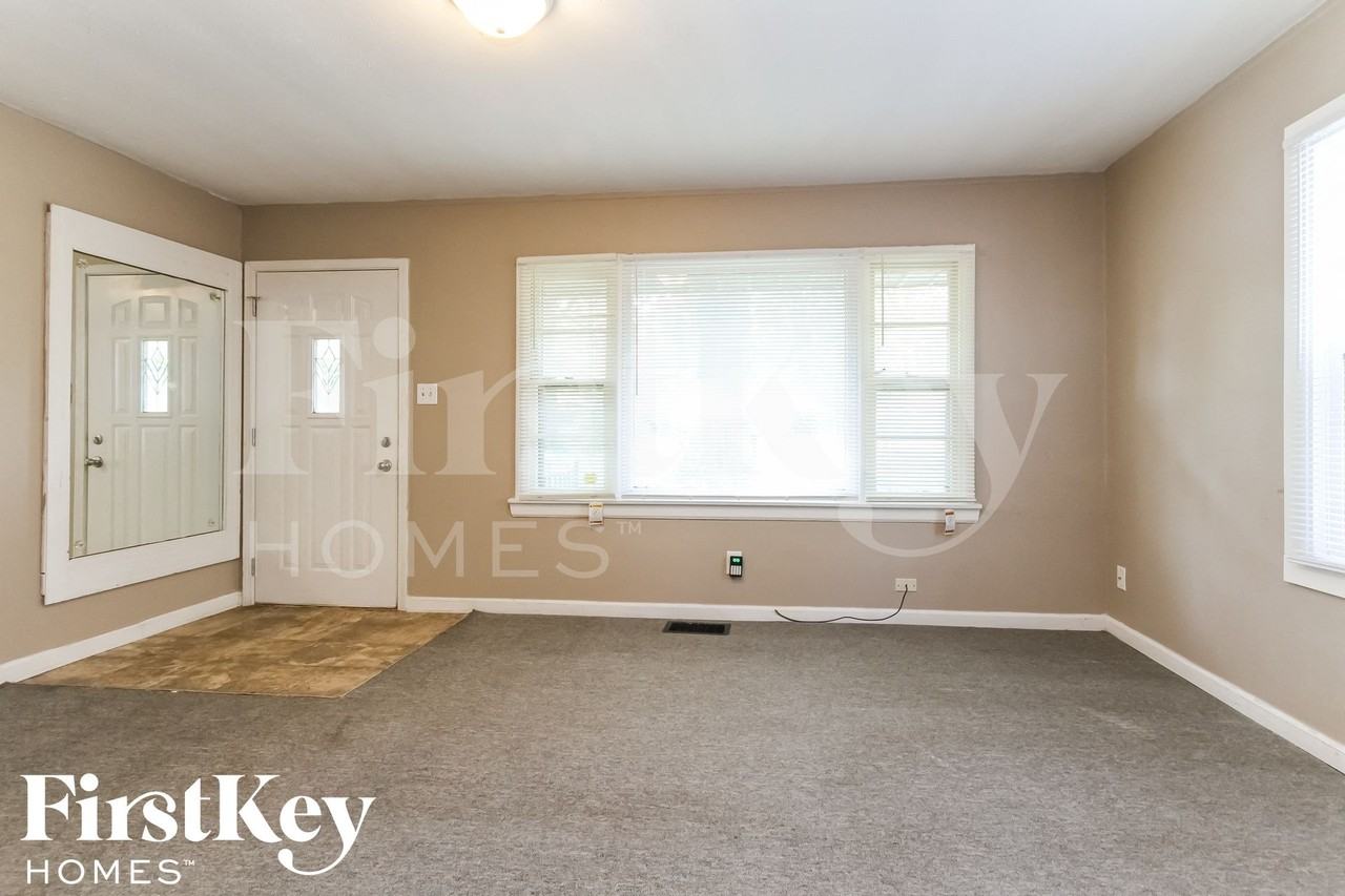 3605 N Sadlier Dr - Photo 4 of 15