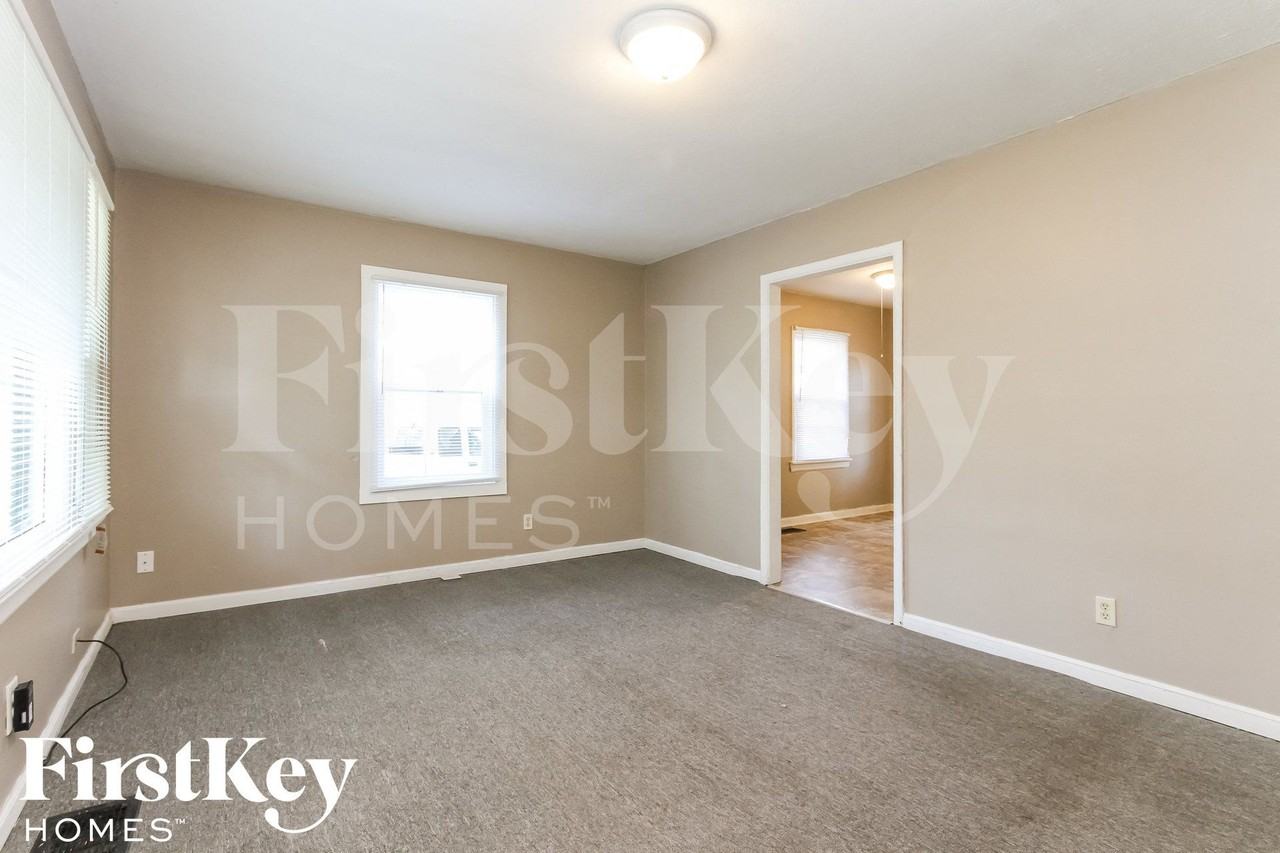 3605 N Sadlier Dr - Photo 5 of 15