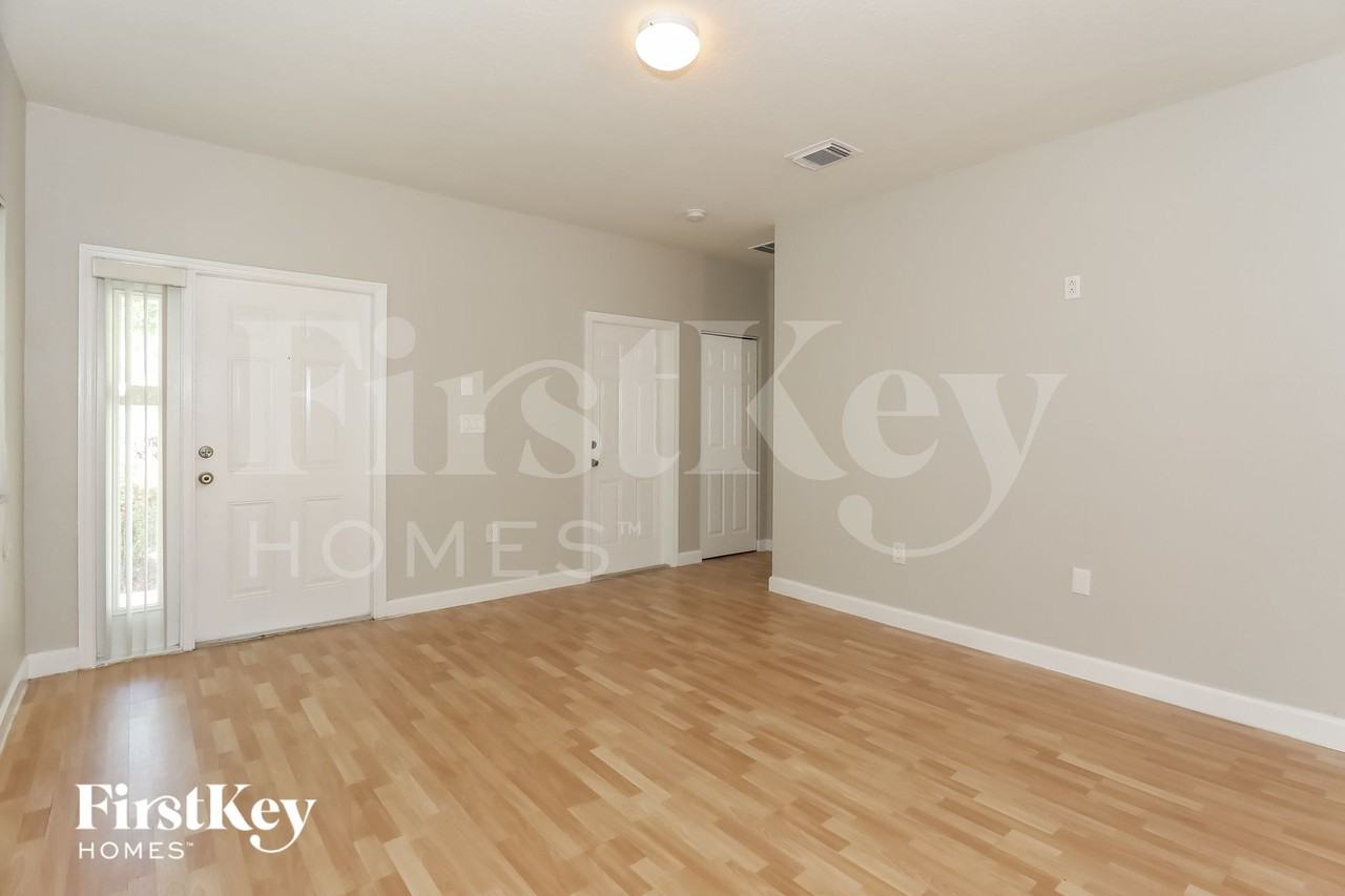 3168 Nestreet - Photo 2 of 15