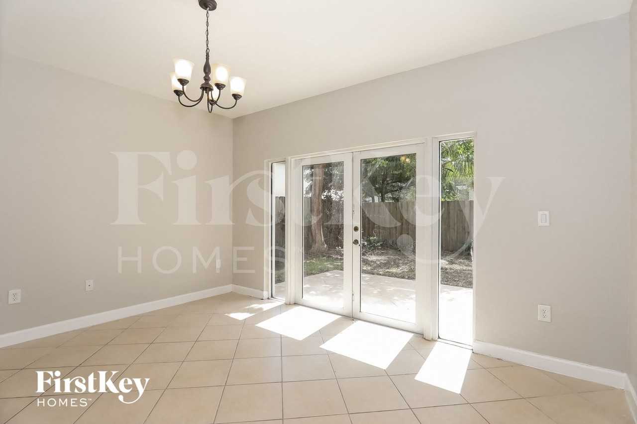 3168 Nestreet - Photo 4 of 15