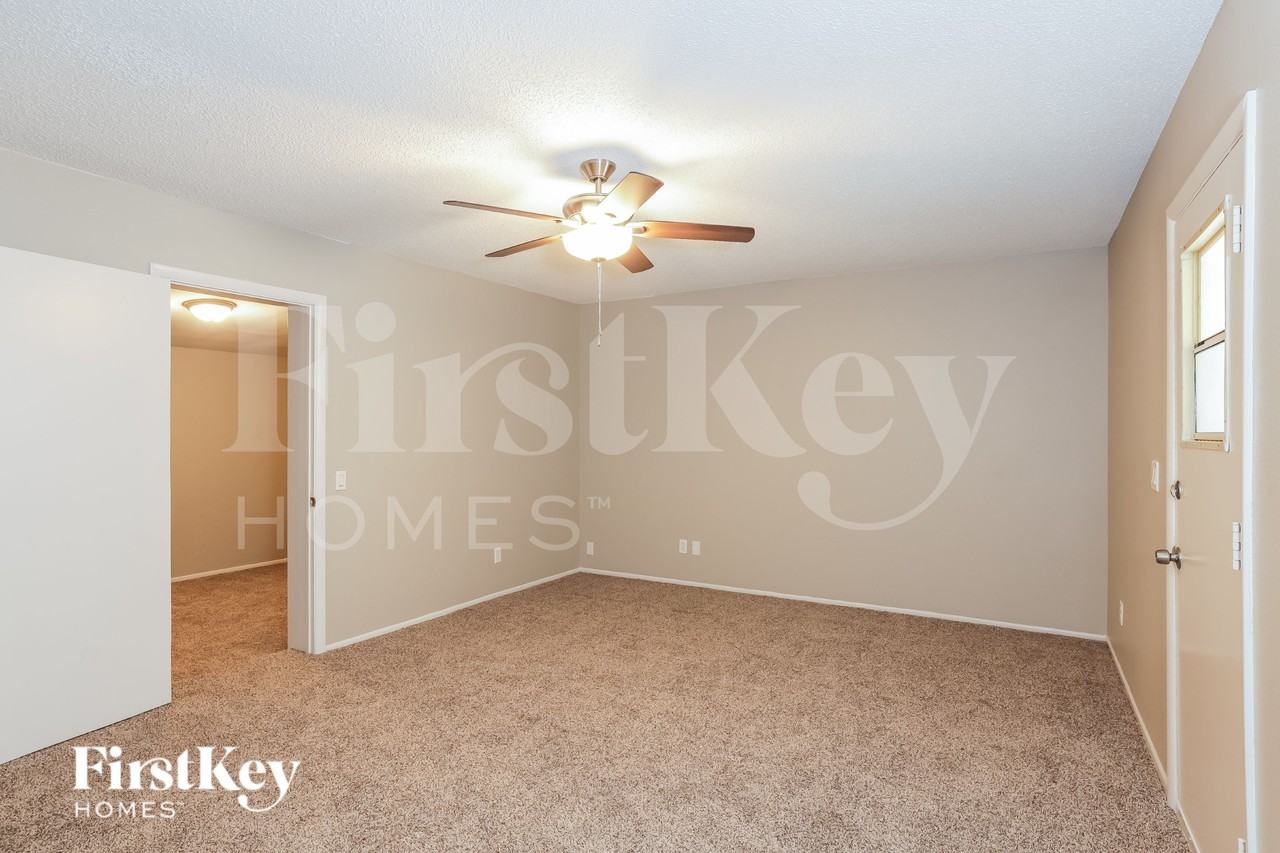 2333 E Sylvia St - Photo 7 of 17