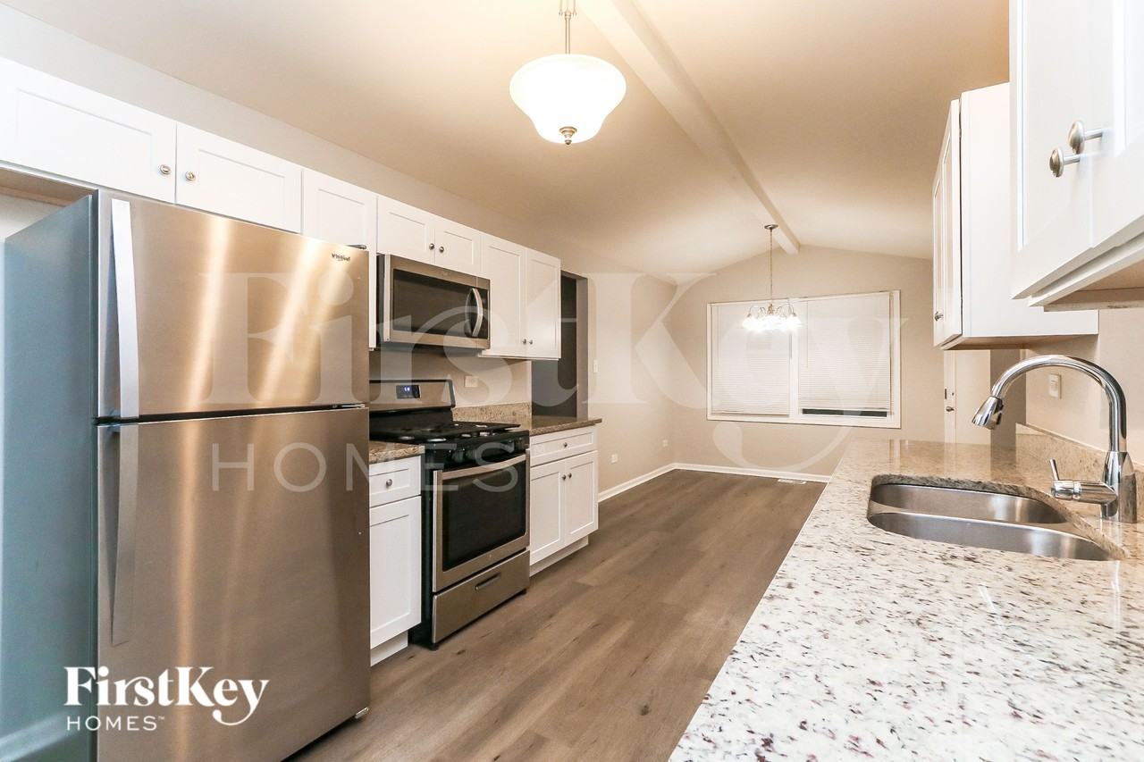 2105 Three Forks Dr - Photo 4 of 15