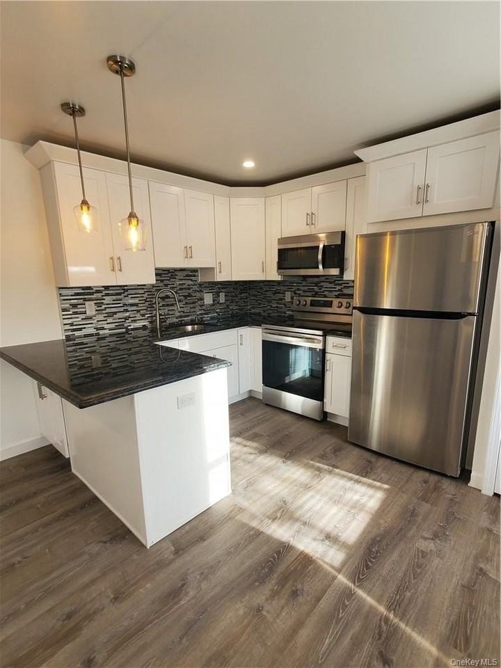 7 White Plains Ave - Photo 6 of 20