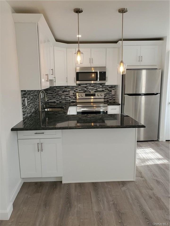 7 White Plains Ave - Photo 7 of 20