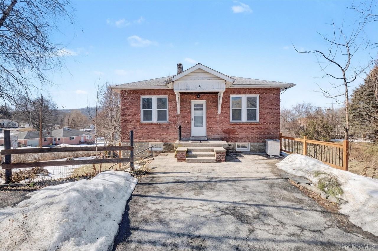 44 Cedar Ave - Photo 4 of 17