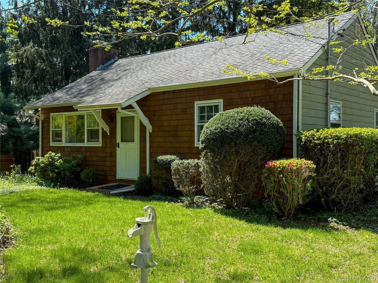 8415 Soundview Ave - Photo 2 of 8