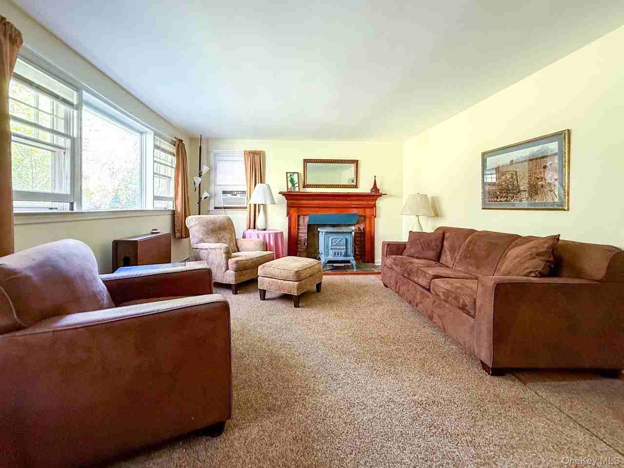 8415 Soundview Ave - Photo 3 of 8