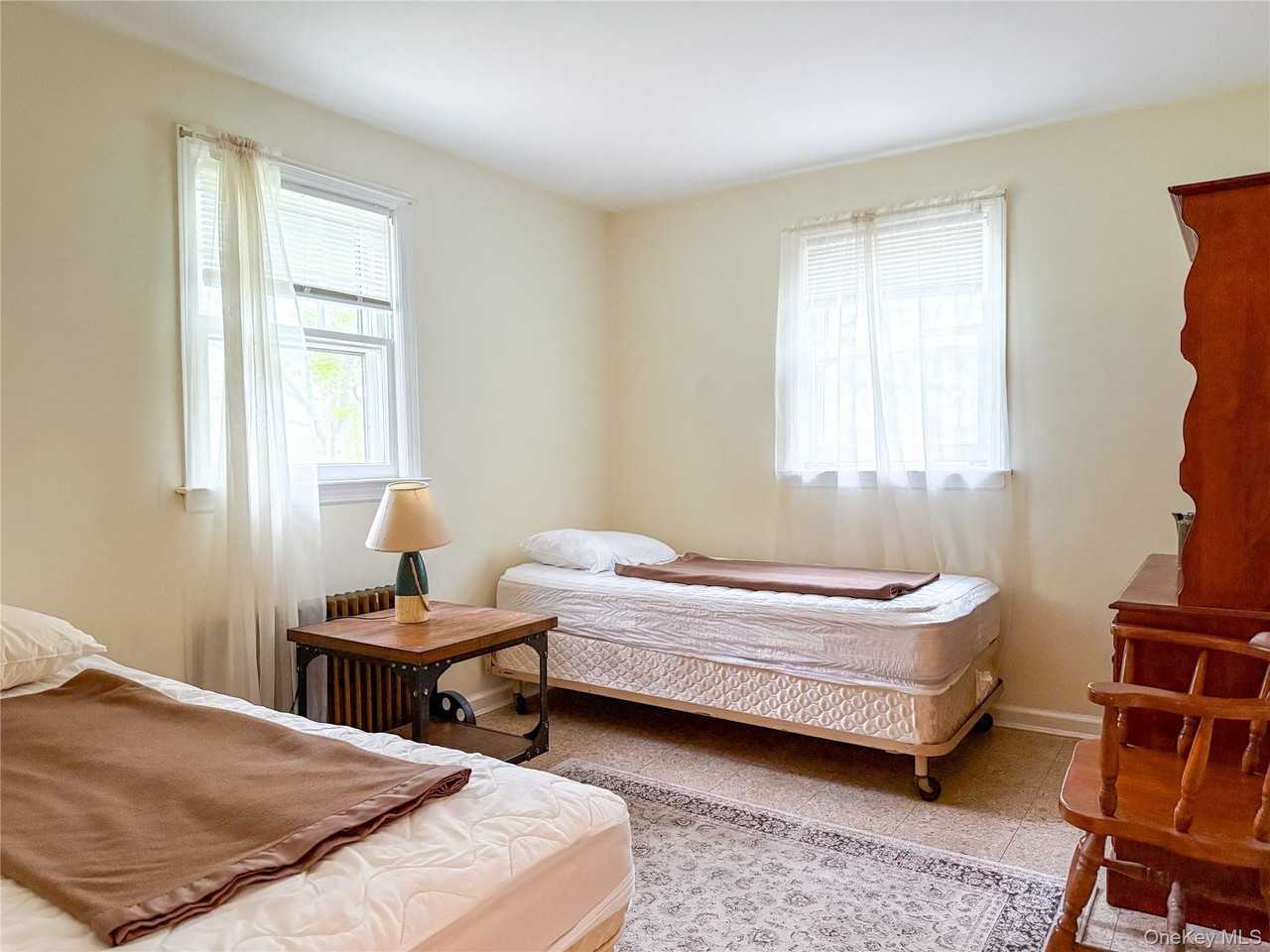 8415 Soundview Ave - Photo 6 of 8