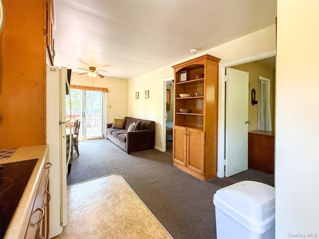 8515 Soundview Ave - Photo 4 of 10