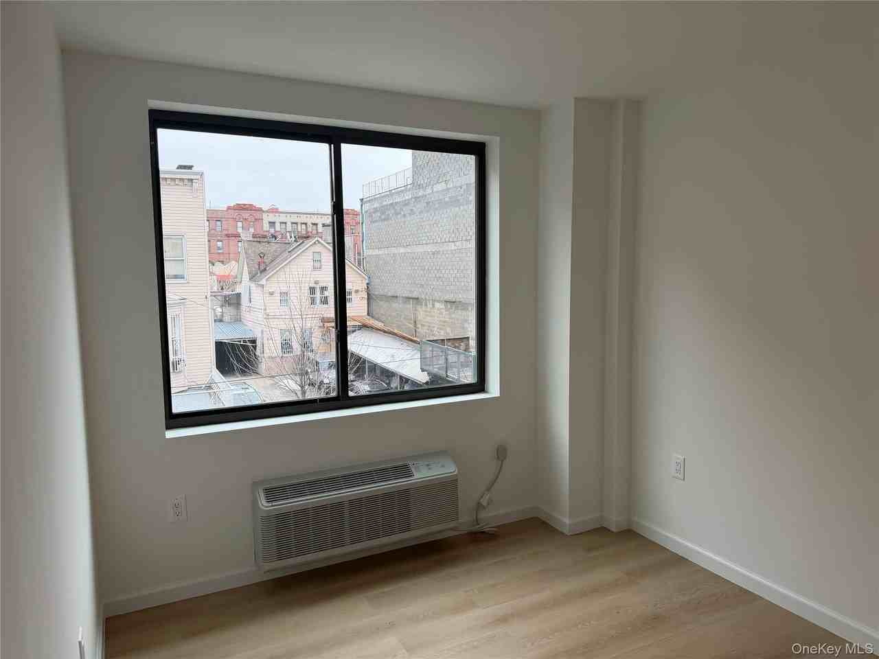 947 College Ave - Photo 2 of 6