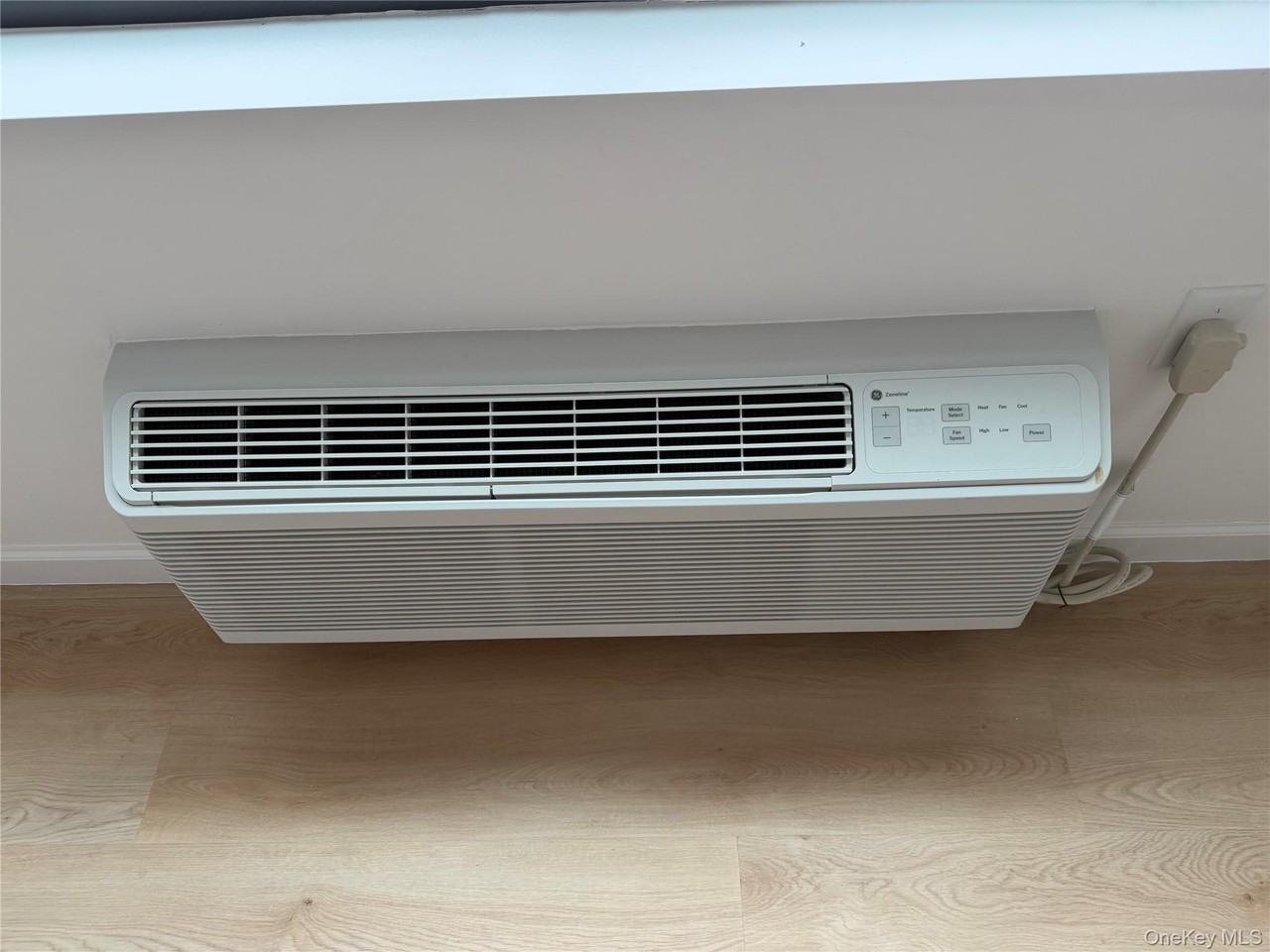 947 College Ave - Photo 3 of 6