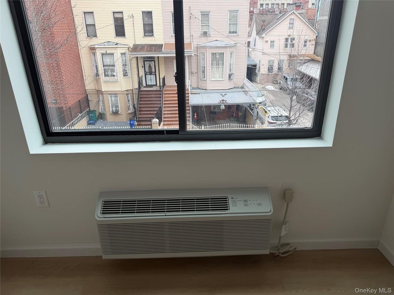 947 College Ave - Photo 4 of 6