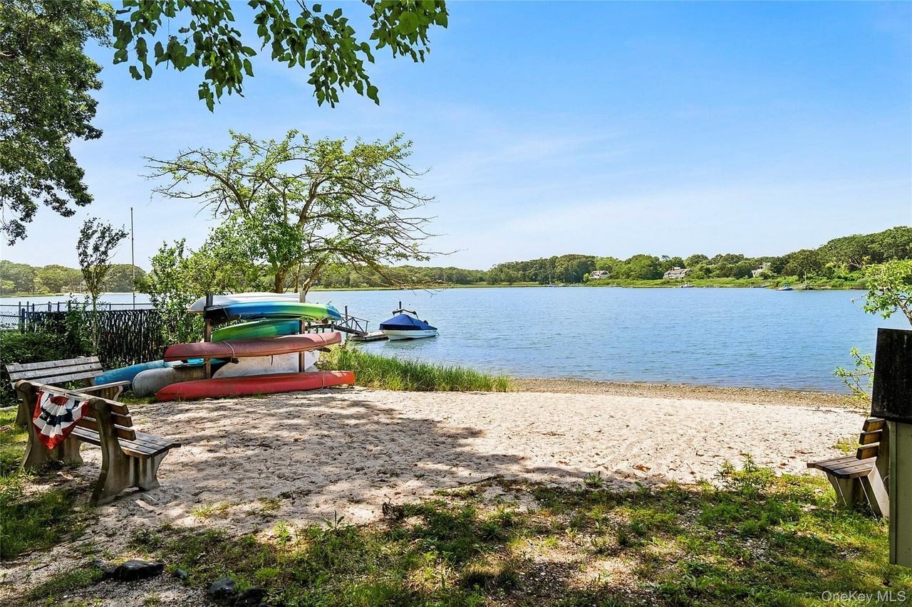 205 Pine Ave - Photo 4 of 28